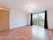 Bedfont Lane, Feltham TW13, 1 bed flat to rent, £1,350...