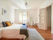 Bedroom in a 5 bedroom apartment in Av. Guerra...