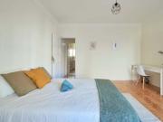 Bedroom in a 5 bedroom apartment in R. José Falcão,...