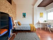 Bedroom in a 6 bedroom apartment in Lisbon Room 2