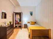 Bedroom in a 6 bedroom apartment in Lisbon Room 6