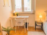 Bedroom in a 7 bedroom apartment in Lisbon Room 6