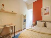 Bedroom in a 9 bedroom apartment in Lisbon 1min from... Bedroom in a 9 bedroom apartment in Lisbon 1min from...
