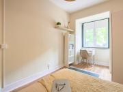 Bedroom in a 9 bedroom apartment in Lisbon 1min from...