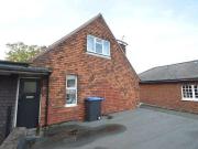 Bedroom Top Floor Apartment In Godalming, GU7