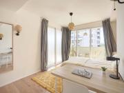 Bedroom with balcony in a 5 bedroom apartment in Avenida...