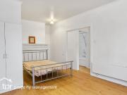 BEDSIT IN CENTRAL KINGSTON