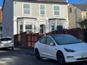 Beech Avenue, Nottingham NG7, 2 bed flat to rent, £995...