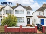Beechmount Avenue, London W7, 4 bed flat to rent, £2,799...