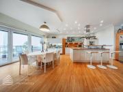 Beeindruckende 5 Zimmer Dachterrassenwohnung im 6....