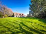 Beeindruckende freistehende Villa in einem Wohngebiet