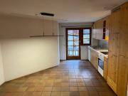 Behagliches Wohnerlebnis mit traditionellem Flair und Balkon