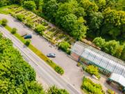 Beheizbare Halle mit Freifläche, Parkplatz und sehr...