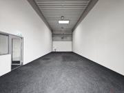 Beidseitig andienbare Lager und Produktionshalle ca. 286...