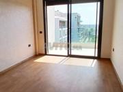 Bel appartement avec terrasse et vue piscine