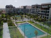 Bel appartement avec terrasse et vue piscine
