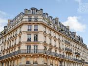 Bel appartement d'angle Rue de Rivoli Paris 1er