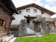 Old, central, spacious: a property with great potential...