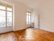 Bel appartement lumineux dans un immeuble de caractère....