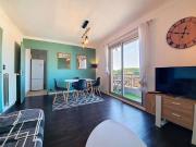 Bel appartement rénové avec balcon à 3 minutes des plages !