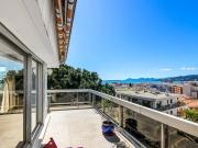 Bel appartement vue mer au dernier étage quartier Rostagne