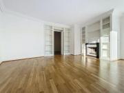 Bel attique avec terrasses situé au centre ville, proche...