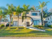 Casa com 5 dormitórios à venda, 460 m² por R$...
