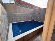 Bela casa com piscina sendo nova na praia em Itanhaém