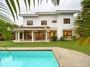 Bela Casa de 4 Quartos em Alphaville Centro Industrial E...