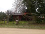 Bela residência em alvenaria, com três dormitórios em...