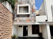 Casa aun costado del CUCEA en zona Belenes, súper ubicada Casa aun costado del CUCEA en zona Belenes, súper ubicada