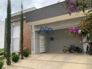 Belíssima Casa Térrea à Venda em Condomínio