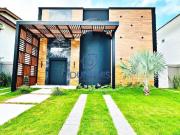 Belíssima Casa à venda no condomínio Jardim Acapulco,...