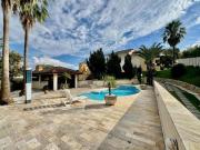 Belíssima casa à venda no Condomínio Residencial Mirante...