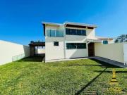 Belíssima casa assobradada, com estrutura impecável,...