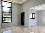 Belíssima casa com 2 dormitórios à venda, 85 m² por R$...
