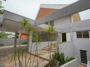 Belissima casa com 4 suítes e 4 vagas para locação e...