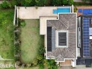 BELÍSSIMA CASA COM 4 SUÍTES E SEMI MOBILIADA