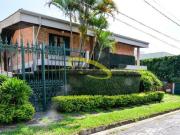 Belíssima Casa com 5 dormitórios à venda, 680 m² por R$...