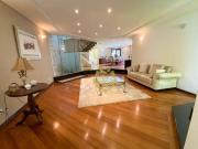 Belíssima Casa com 5 dormitórios à venda por R$...