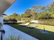 Belissima casa com muito jardim no campo comprido