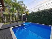 BELISSIMA CASA COM QUINTAL E PISCINA PRIVATIVA