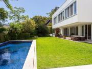 Belissima Casa de altissimo Condominio c/ 1212m2 e 04...