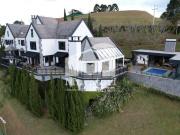 Belíssima casa em Condomínio