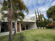 Belíssima Casa em Condomínio à Venda em Indaiatuba SP, 4...