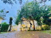 Belíssima casa em condominio fechado, mobiliada com 3...