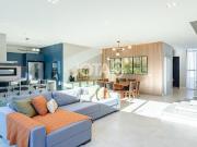 Belíssima casa em condomínio no campo comprido j8