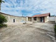 Belíssima casa isolada com piscina e lote inteiro em...