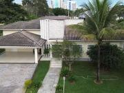 Belíssima Casa Térrea com 4 Suítes e Lazer Completo no...