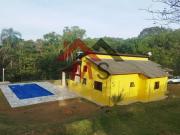 Belíssima Chácara em condomínio